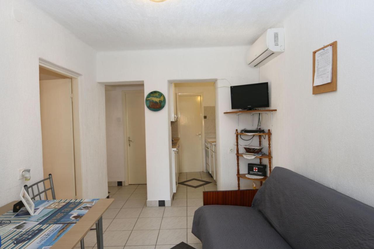 Apartments Nadenic Šilo Buitenkant foto
