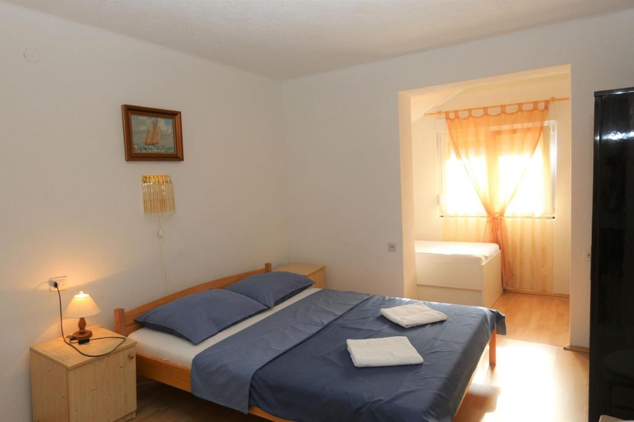 Apartments Nadenic Šilo Buitenkant foto