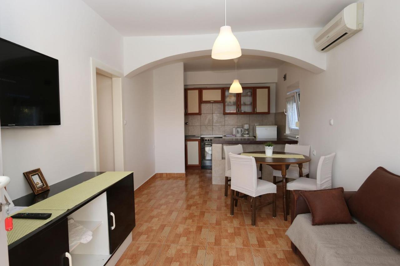 Apartments Nadenic Šilo Buitenkant foto
