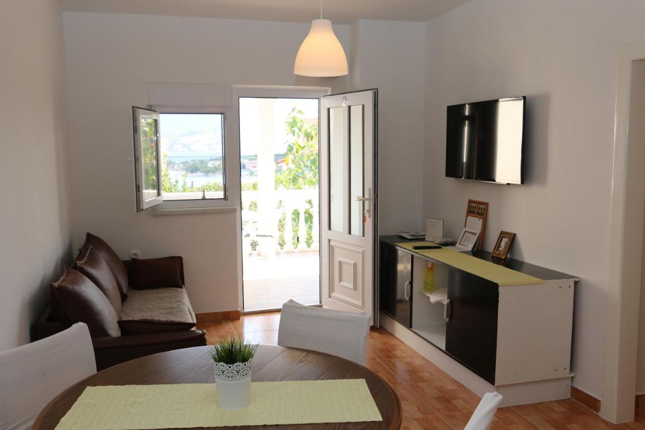 Apartments Nadenic Šilo Buitenkant foto