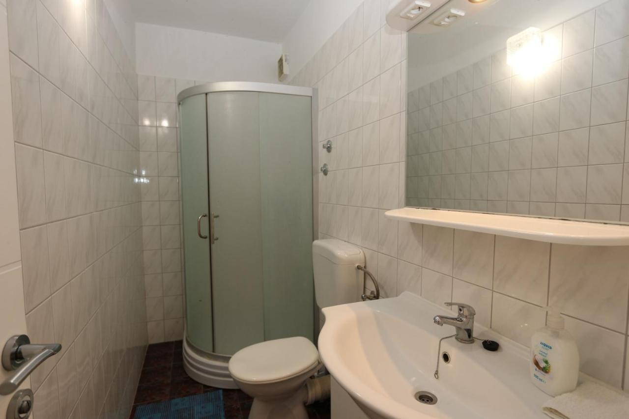Apartments Nadenic Šilo Buitenkant foto
