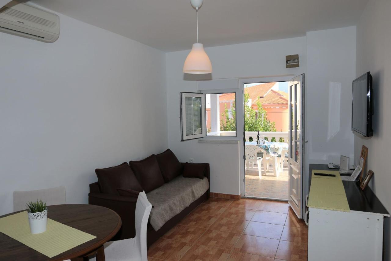Apartments Nadenic Šilo Buitenkant foto